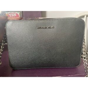 MICHAEL KORS Jet Set Crossbody in Silver